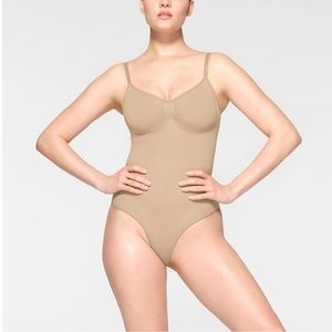 SKIMS ~ BODYSUIT ~ S/M